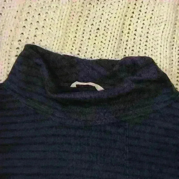 Soft souroundings turtle neck sweater - Picture 3 of 6